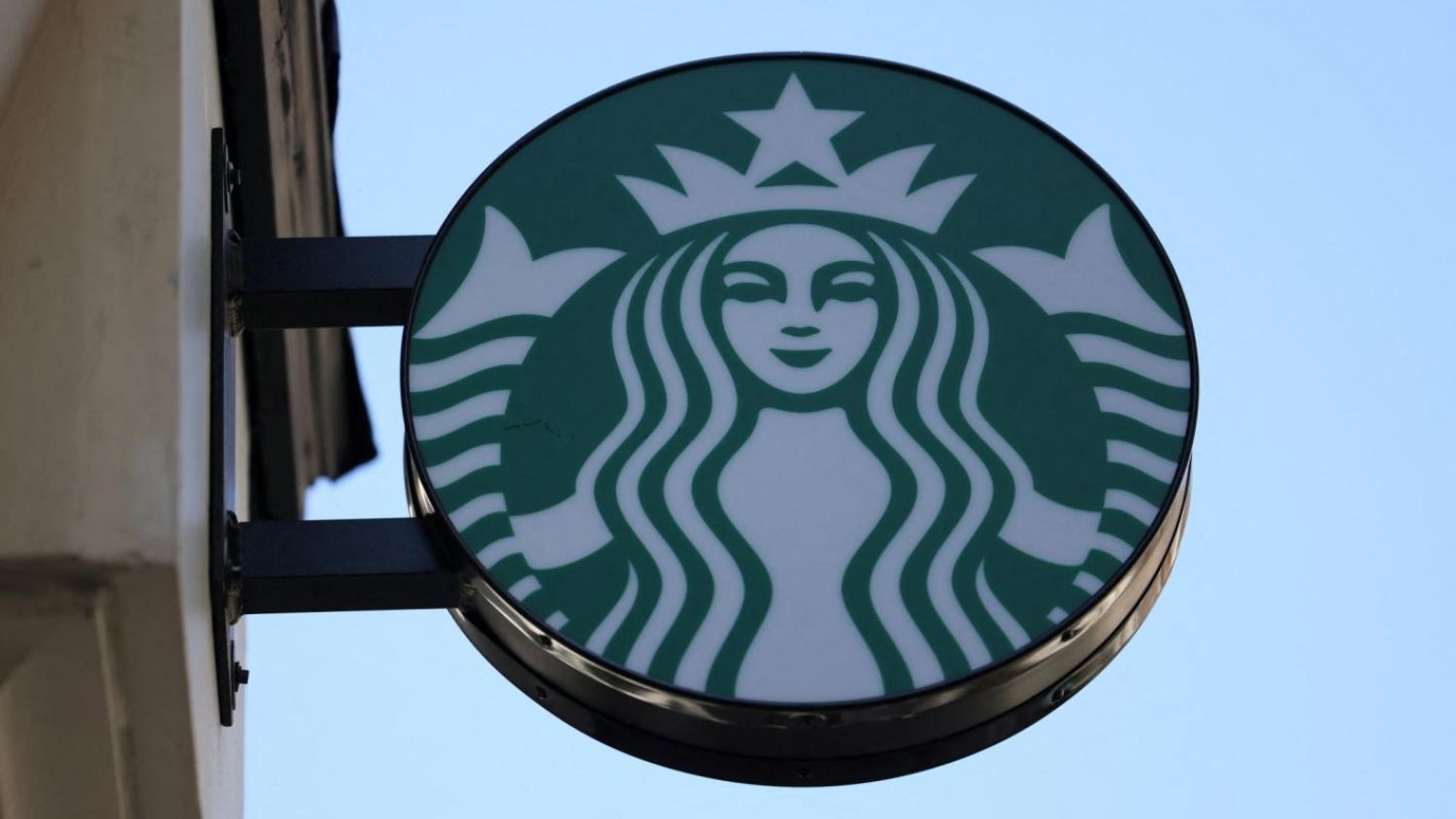 Starbucks anuncia el mayor recorte de personal en su historia: 1,100 despidos