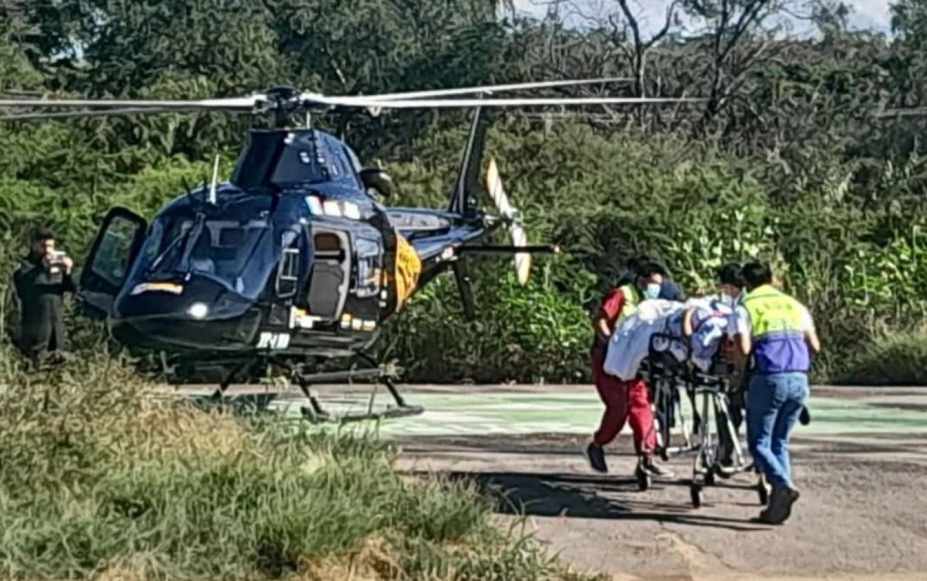 Traslado aéreo de emergencia salva a mujer con preeclampsia en Puebla