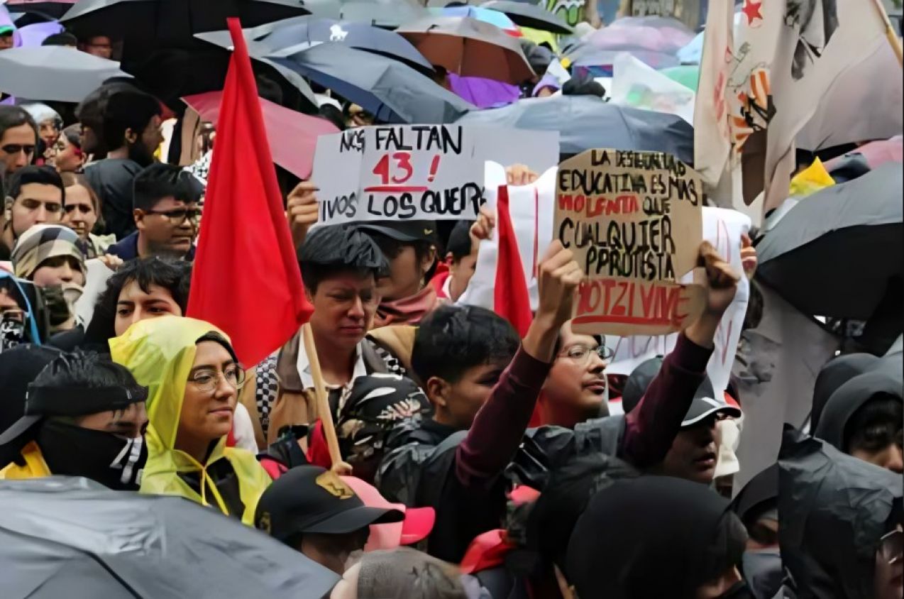 Normalistas de Ayotzinapa piden reactivar GIEI; protestan en CDMX