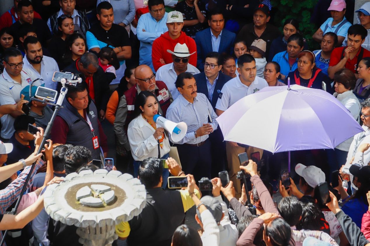 Soluciones puntuales, vigilancia reforzada y certeza jurídica: respuesta firme de Tonantzin Fernández a comerciantes del mercado Cosme del Razo