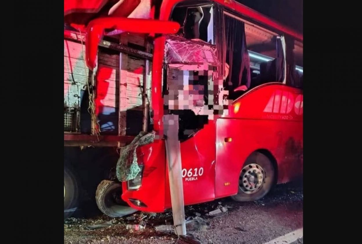 Fatal choque entre autobús ADO y tráiler en autopista de Veracruz