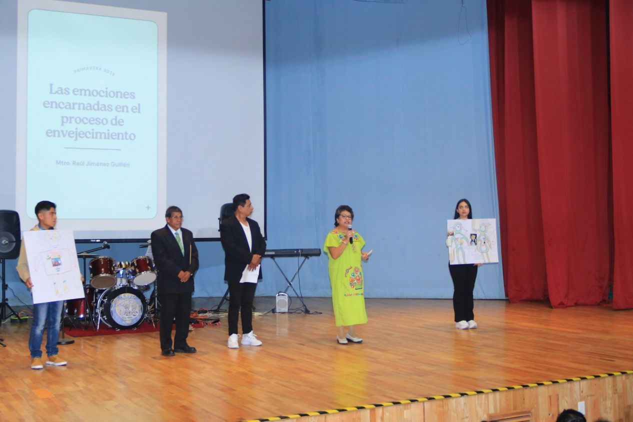 Estudiantes UATx promueven inclusión y bienestar de adultos mayores