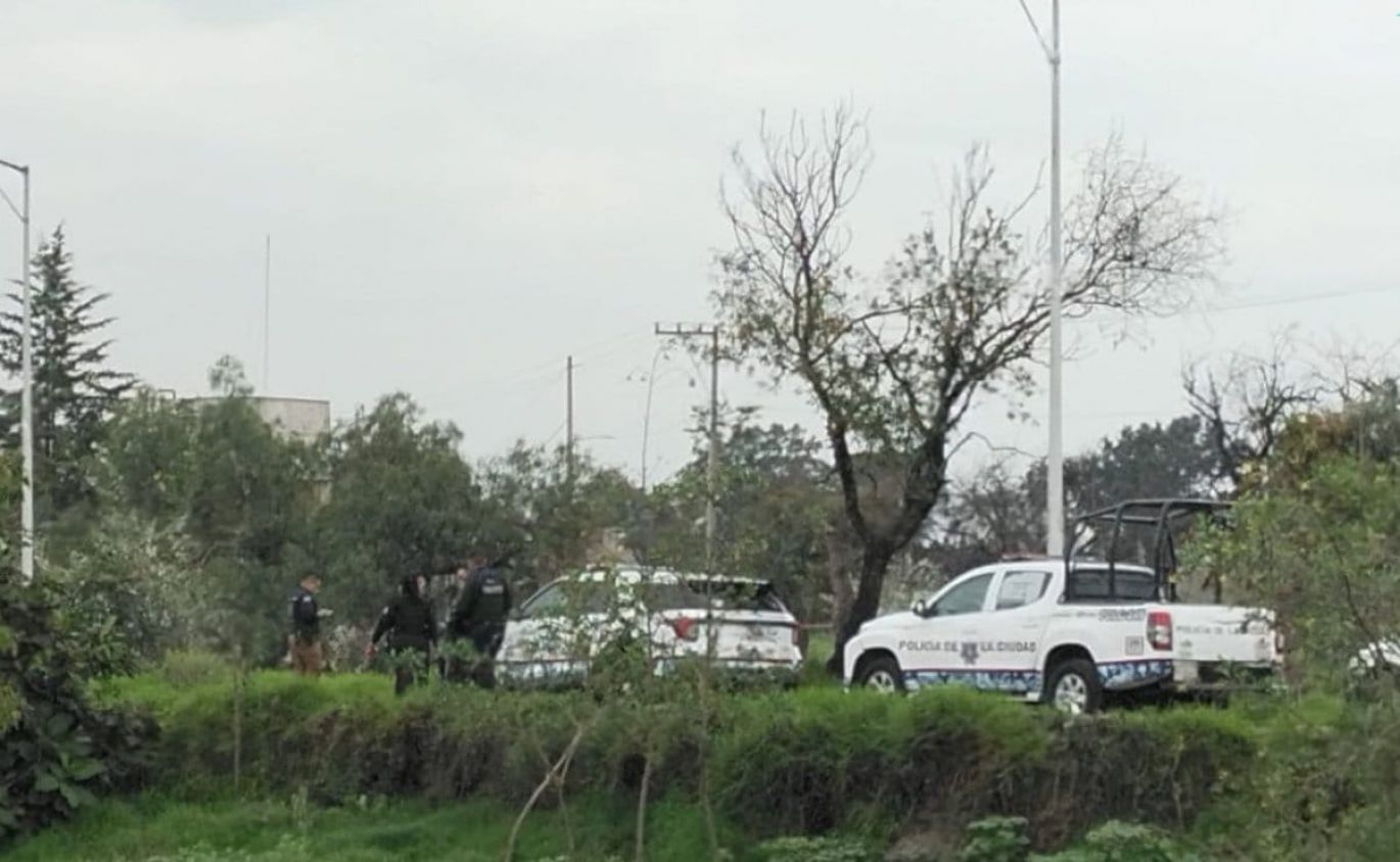 Localizan cuerpo sin vida con signos de violencia en canal de San Aparicio, Puebla