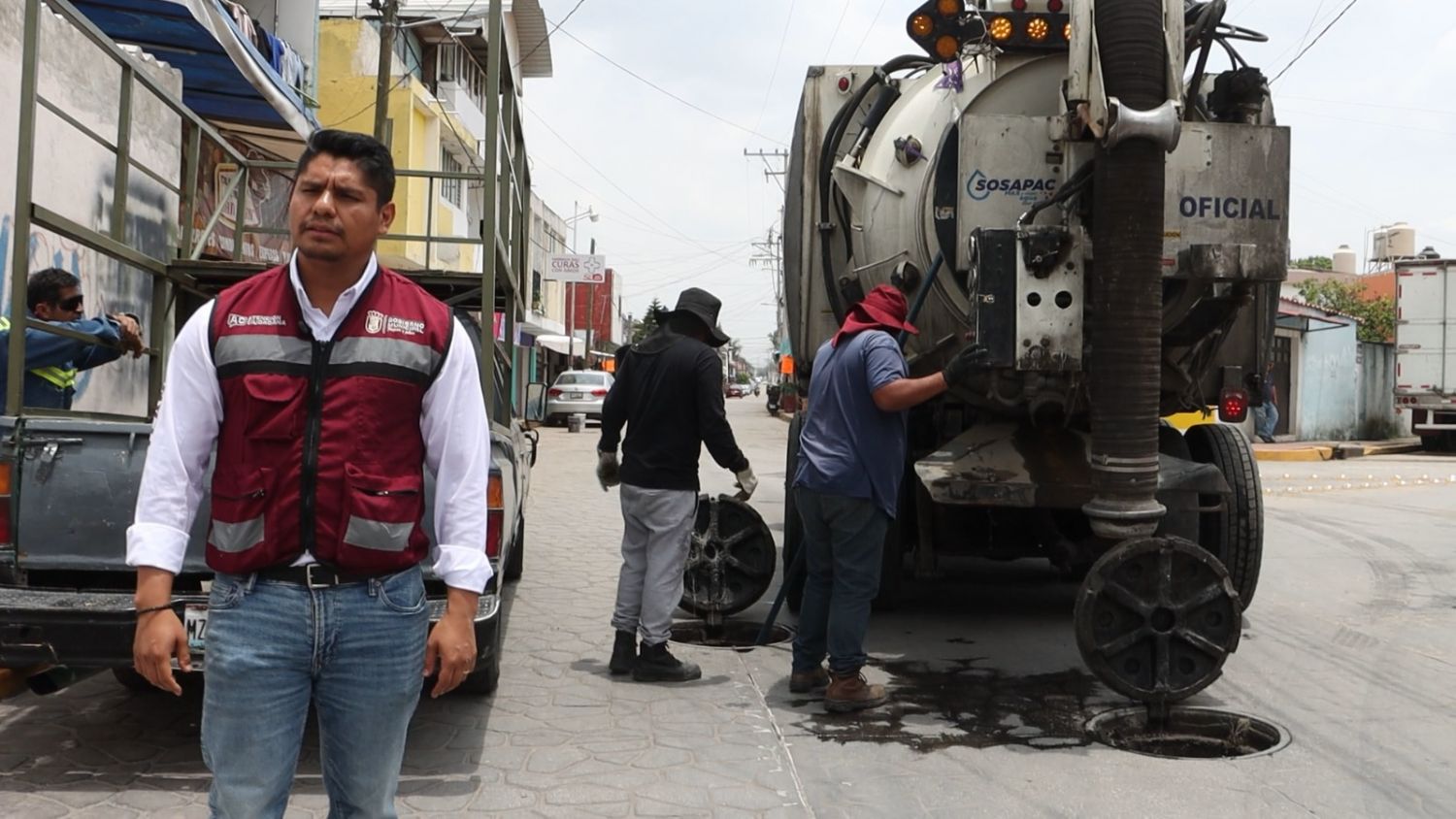 Omar Muñoz supervisa labores de desazolve previas al inicio de la Feria de Cuautlancingo 
