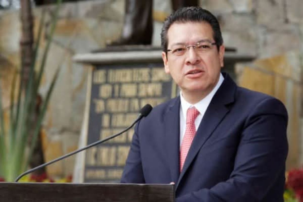 Asegura Marco Mena trayecto político; lejos del PRI