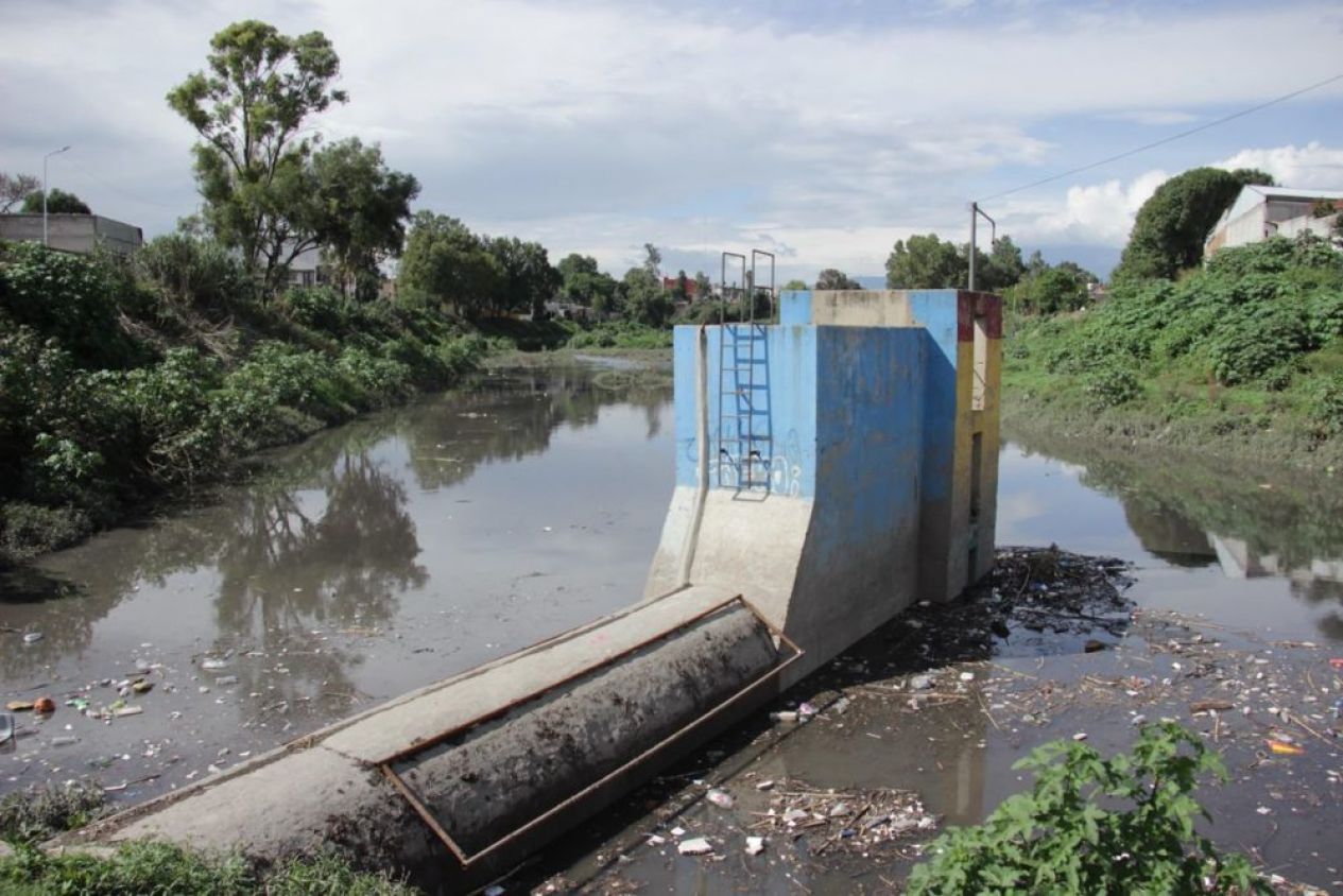 Supervisa Ayuntamiento de Puebla labores de desazolve en el vaso regulador Puente Negro