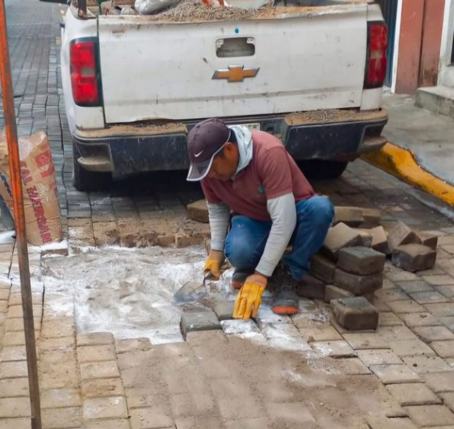  Atienden hundimiento en la calle 10 Oriente para garantizar la seguridad vial