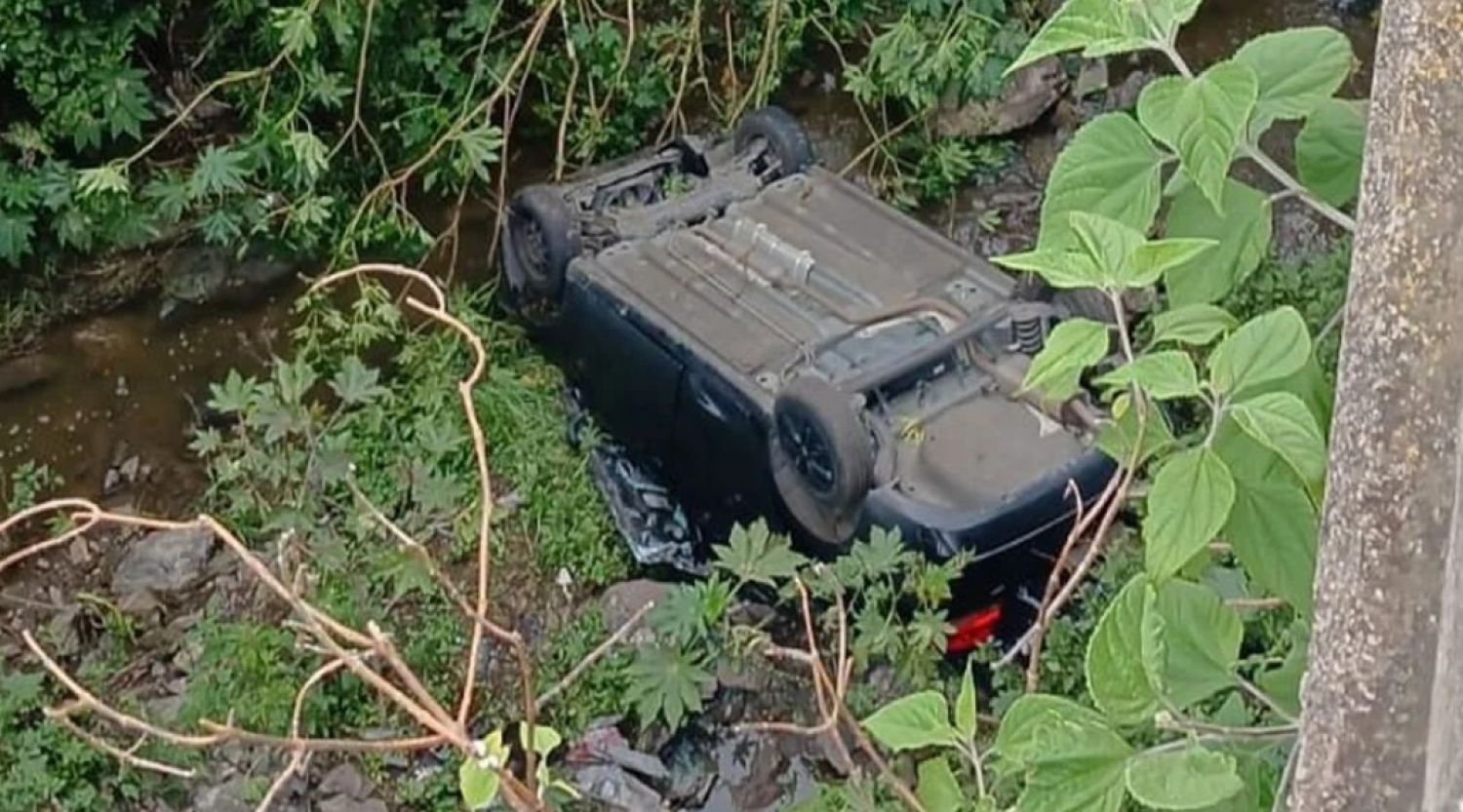 Tragedia en la Vía Atlixcáyotl: joven pierde la vida al caer a un barranco