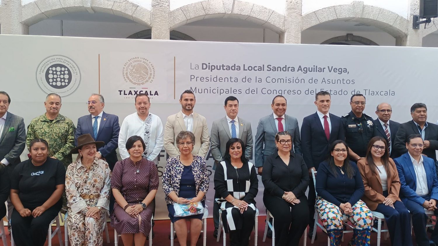 Legisladores se reúnen en Tlaxcala para fortalecer a los municipios