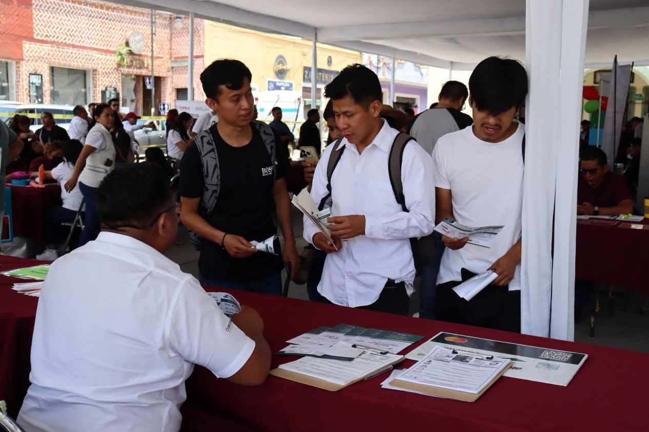 Realizan Feria Nacional de Empleo en San Pedro Cholula con más de mil vacantes