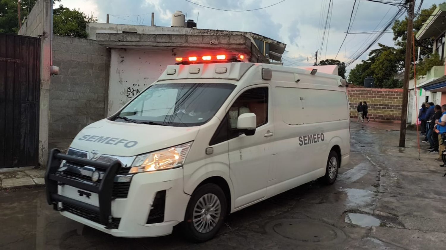 Motociclista muere tras chocar contra una pared en Tetlanohcan; dos más resultan heridos