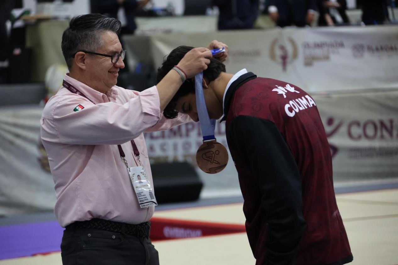 Corrigen injusticia: Ricardo Hernández recibe medalla de plata en Tlaxcala