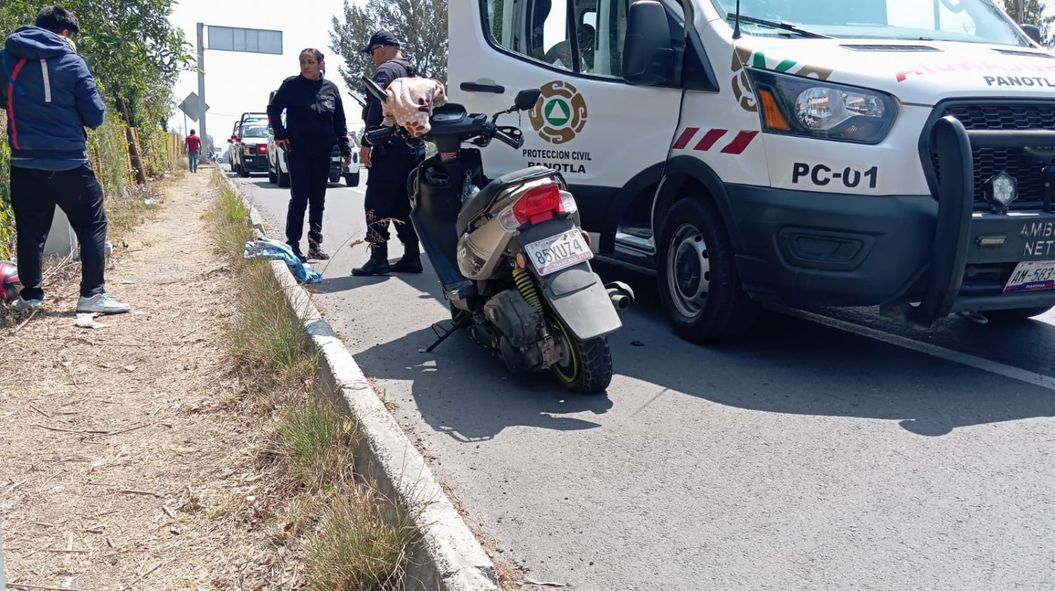 Bebé de un año resulta lesionado tras caída de motoneta en Panotla; viajaba sin casco de seguridad