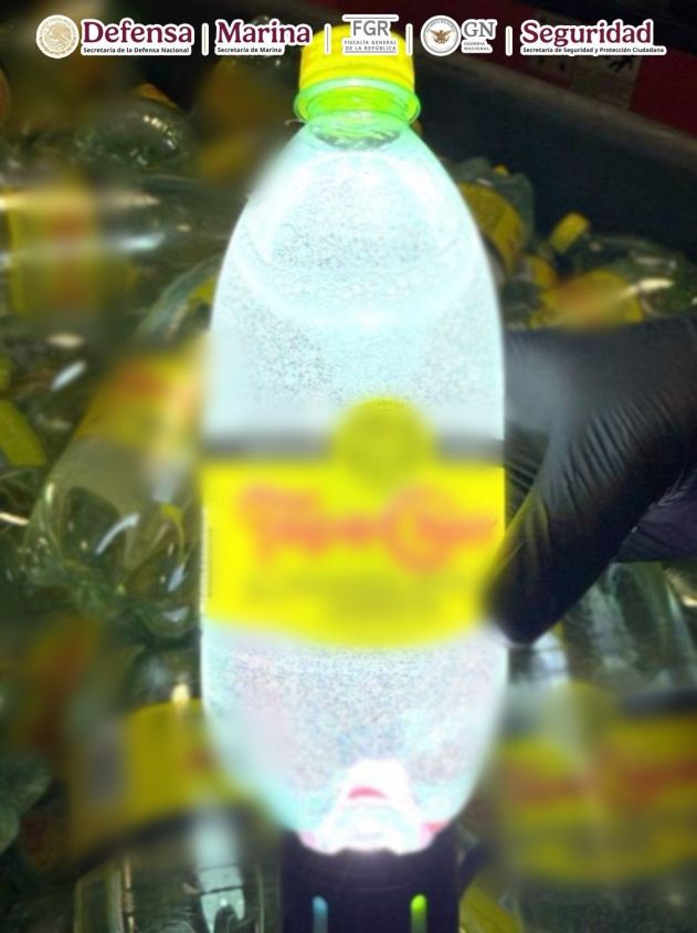 Decomisan más de una tonelada de metanfetamina en botellas de Topo Chico