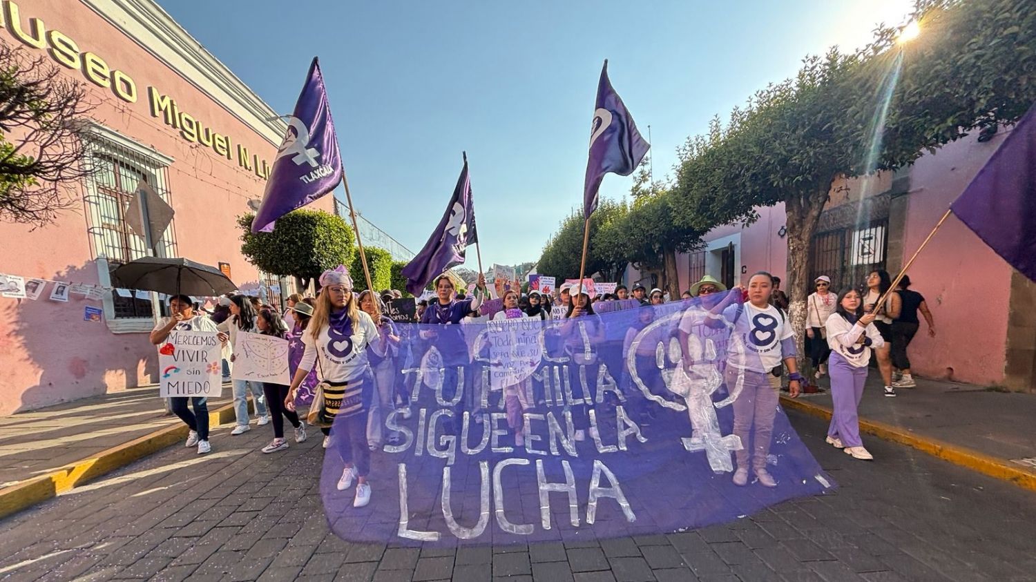 Miles de mujeres marchan en Tlaxcala exigiendo justicia e igualdad