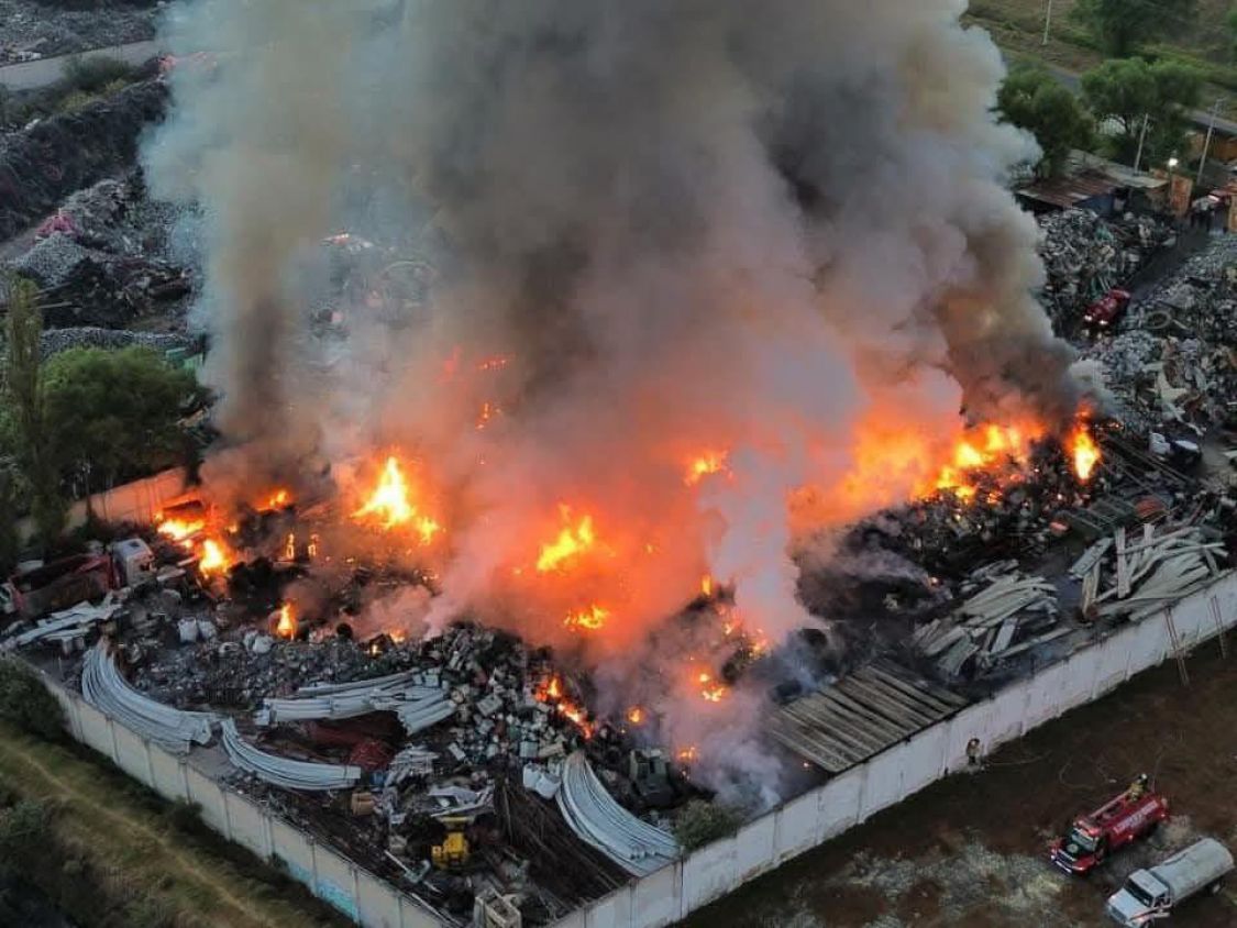 Incendio en Xonacatlán sigue activo tras 48 horas y afecta la calidad del aire