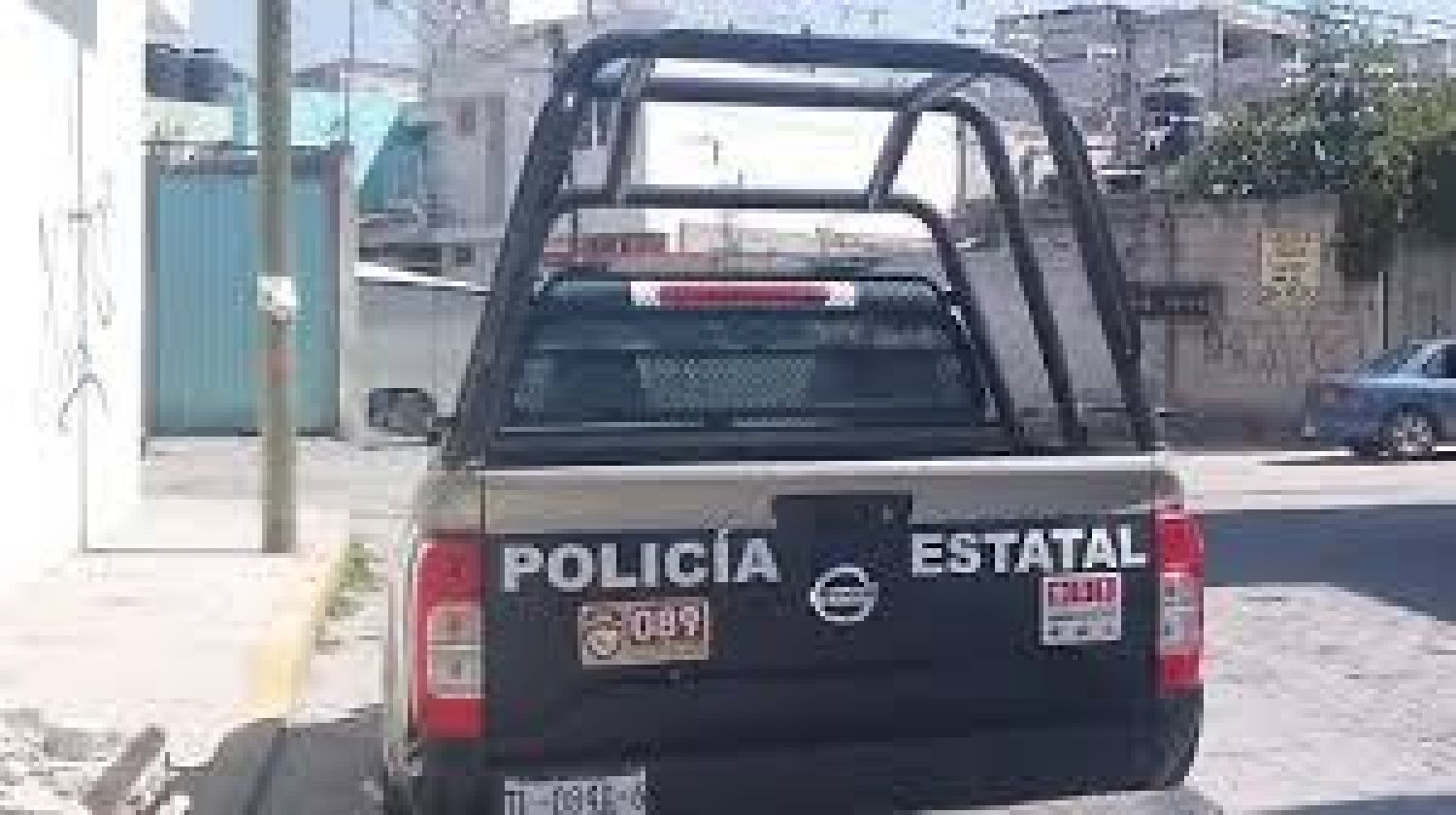 Balacera en Apizaco tras asalto a minisúper; ladrones huyen y abandonan arma