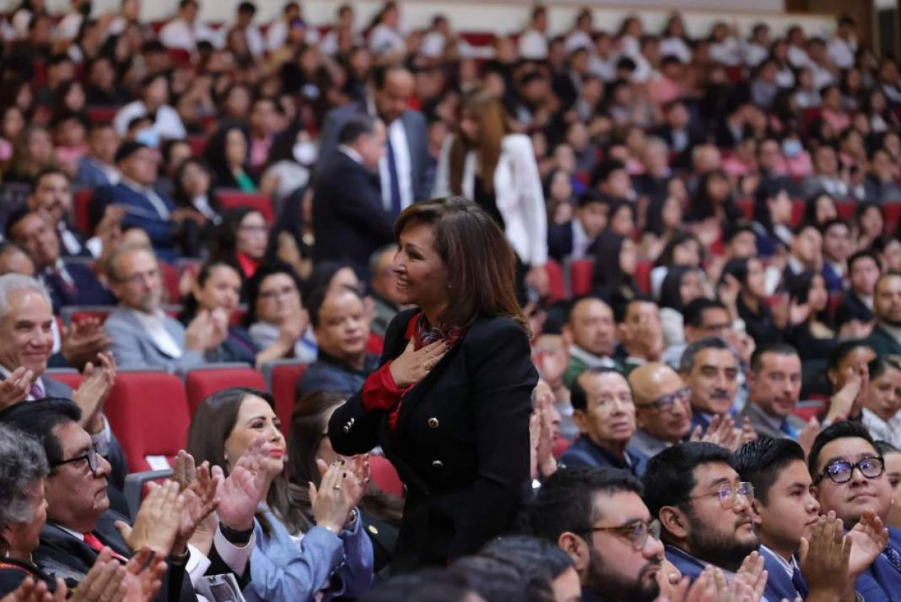 Educación e inclusión: Lorena Cuéllar en el informe del rector de la UATx