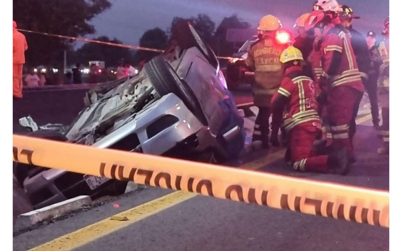 Entregan cuerpos de estudiantes fallecidos en accidente vial