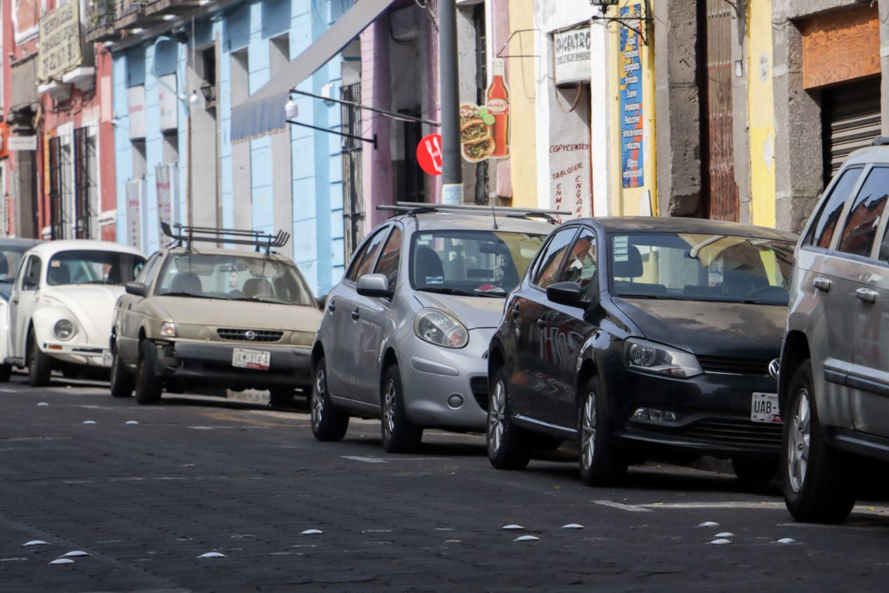 Ayuntamiento de Puebla propone cobro de 10 pesos por hora en parquímetros