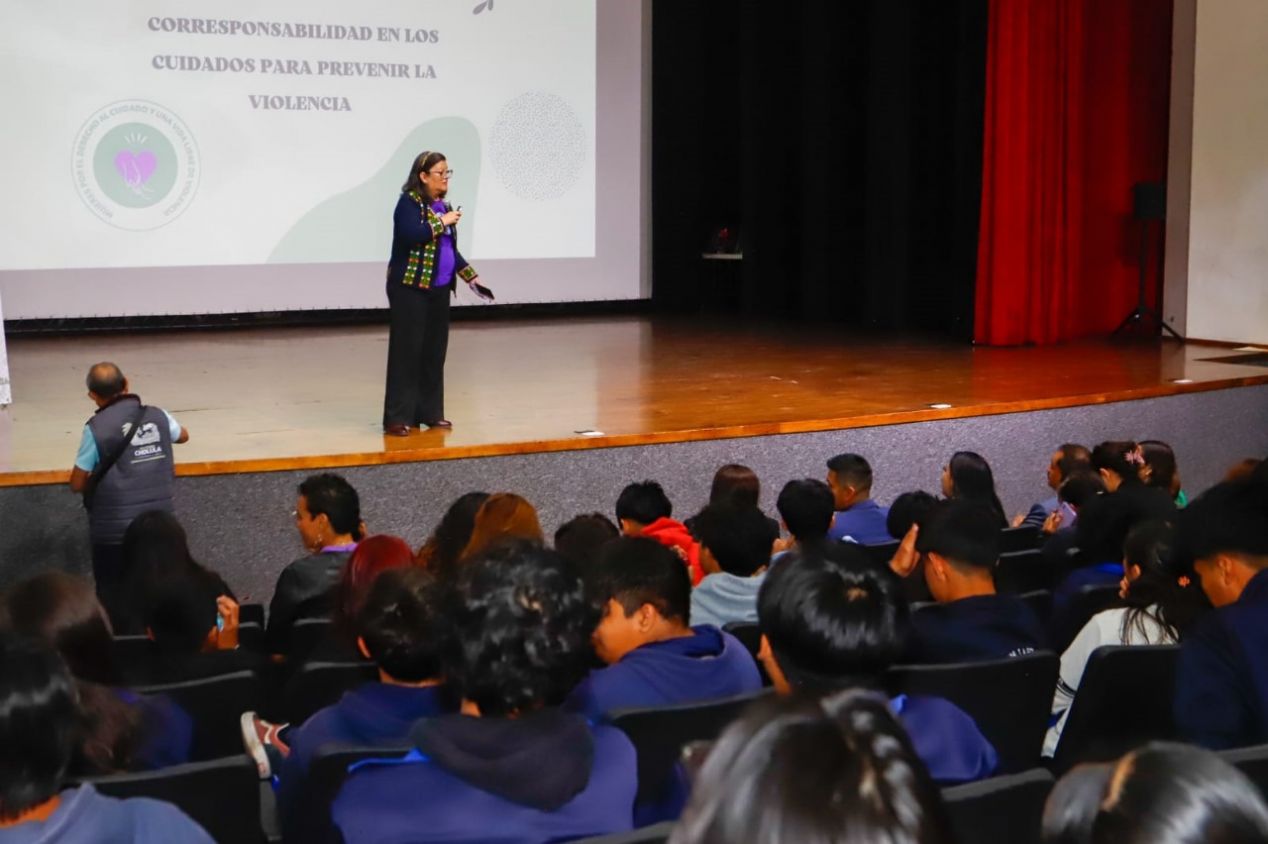 El foro "Mujeres, Voces Unidas Por la Paz", un espacio para orientar a las y los jóvenes