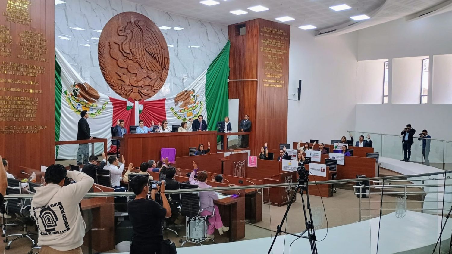 Congreso de Tlaxcala aprueba reforma notarial pese a controversia legal