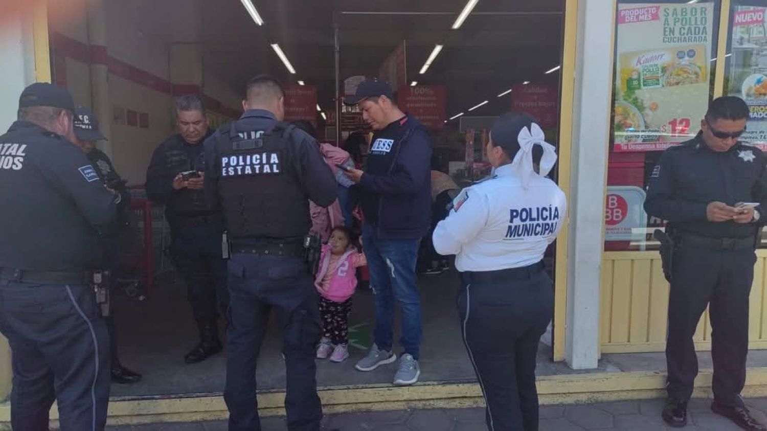 Sujeto olvida su mochila en tienda "3B" con más de 10 mil pesos; vival se la apropia