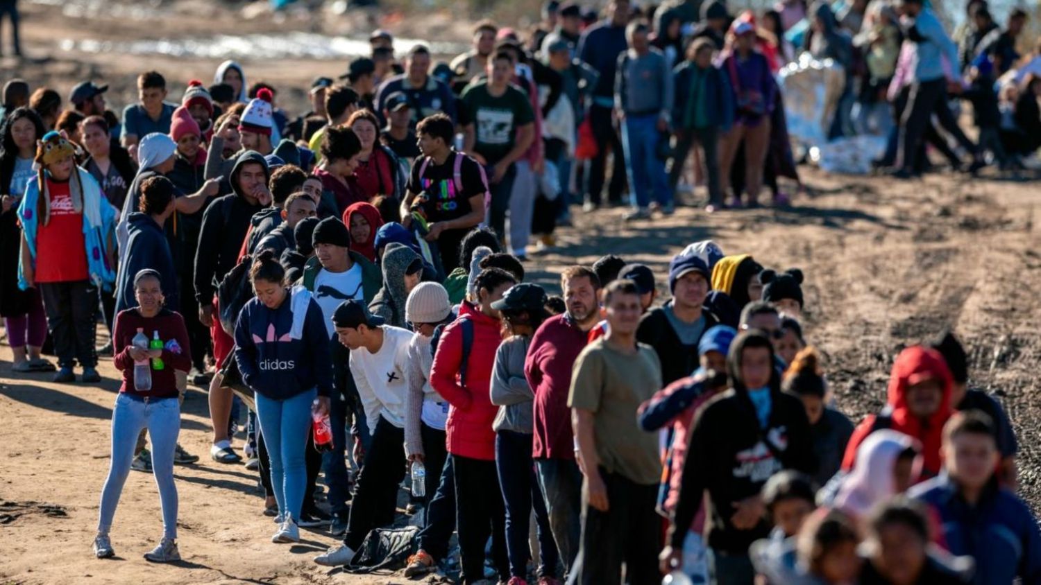Estados Unidos ofrece $1,000 dólares a indocumentados que se autodeporten 