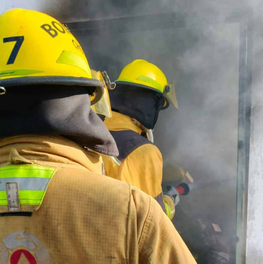 Sofocan incendio en vivienda de San Cristóbal Tepontla; solo hubo daños materiales