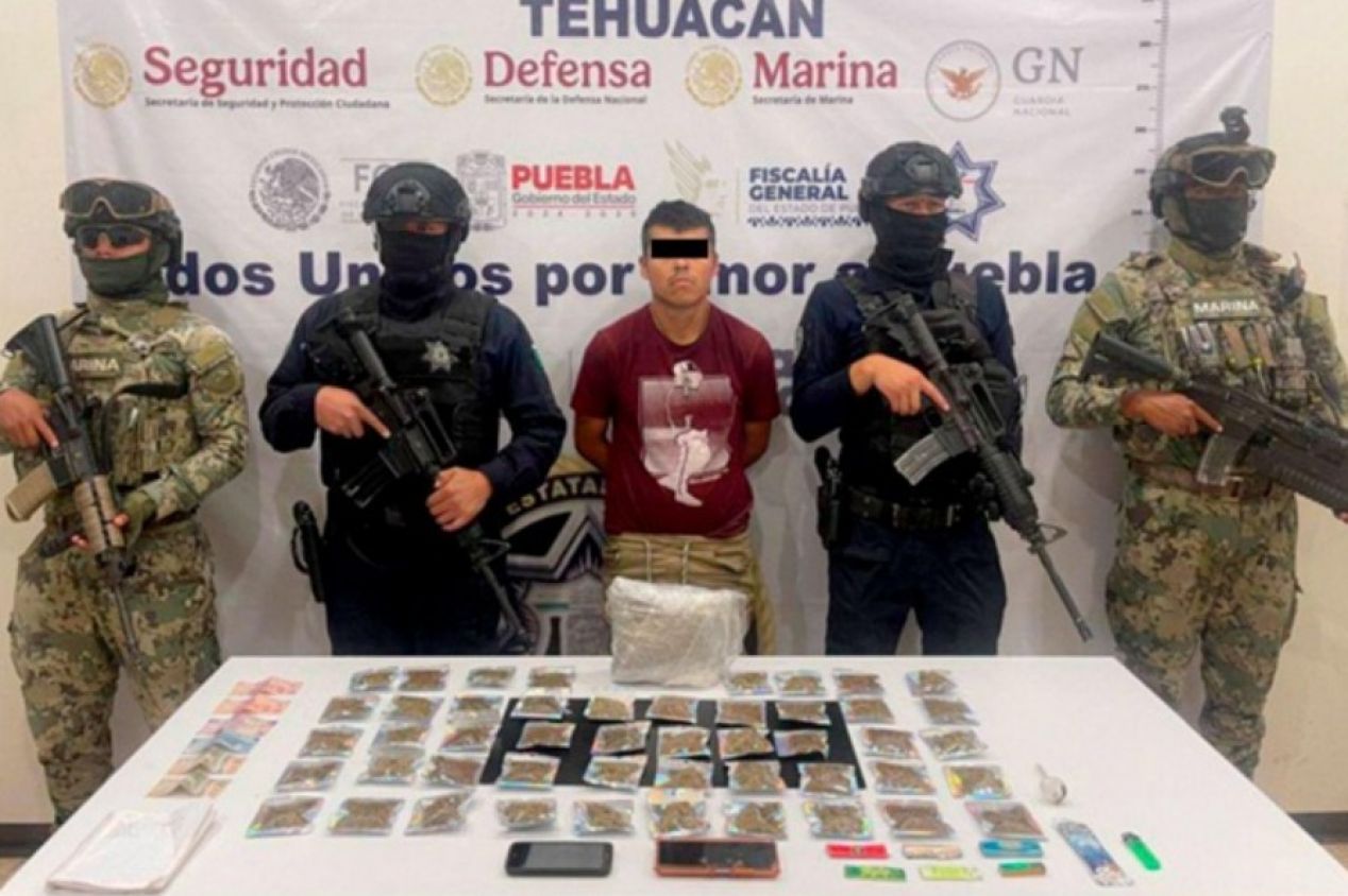 Lo agarran con 45 bolsas de marihuana en Tehuacán