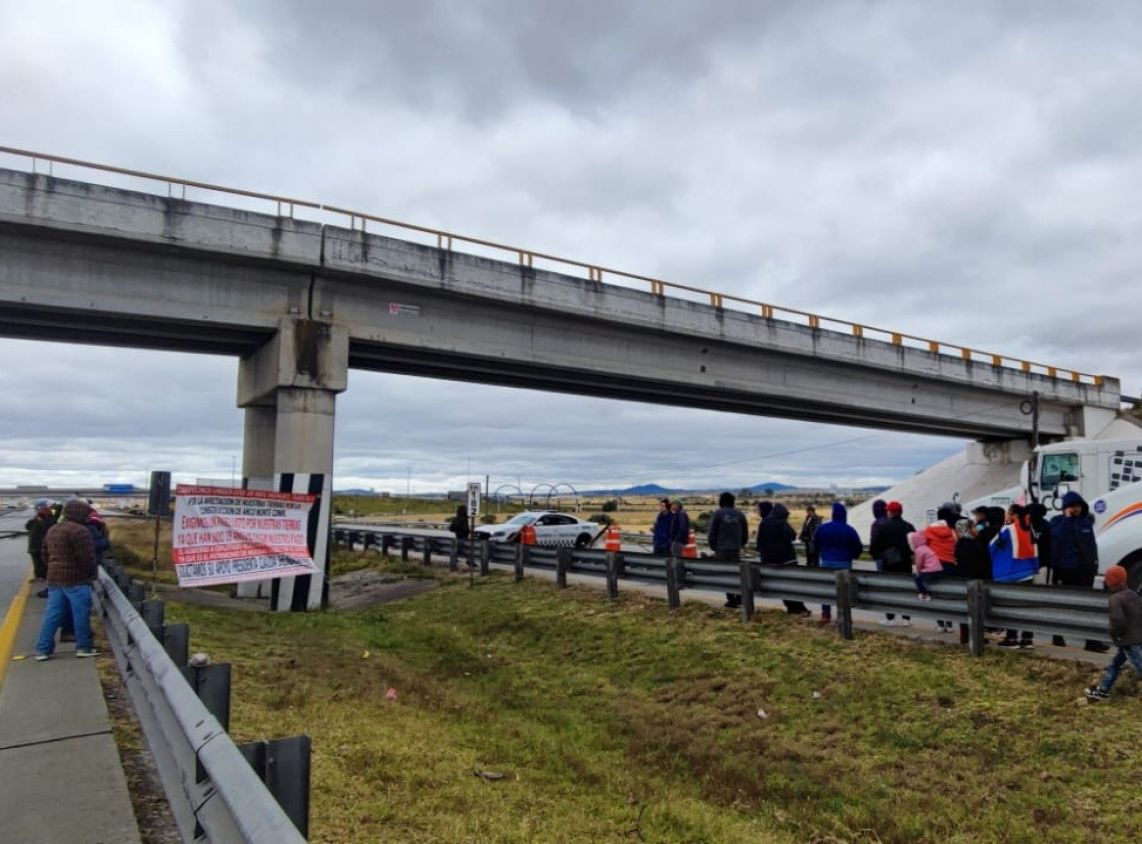 Ejidatarios cierran el Arco Norte en Tlaxcala por pago pendiente