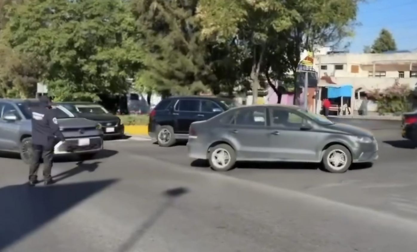 Protestas magisteriales paralizan la Recta a Cholula, exigen liberación de  plazas Puebla