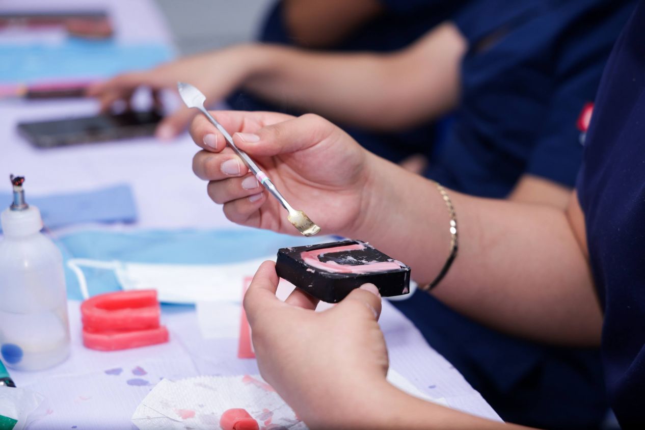 Impulsa Lupita Cuautle la salud bucal gratuita en coordinación con UPAEP y Club Rotario