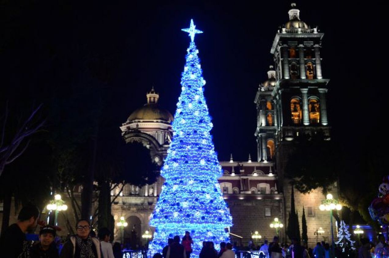 Puebla prepara un nuevo espectáculo decembrino con el encendido de su árbol gigante