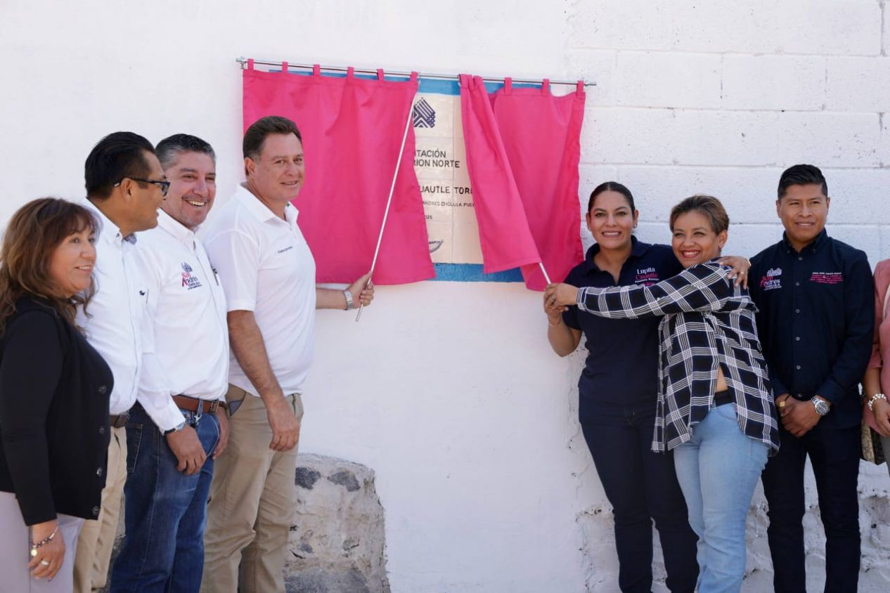 Mejora Lupita Cuautle movilidad en Delegación Atlixcáyotl con rehabilitación de Avenida