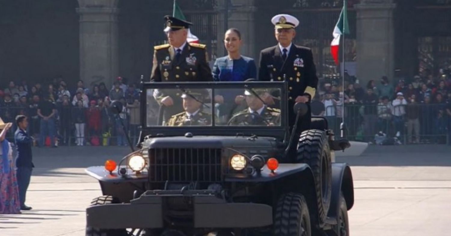 Sheinbaum sale entre gritos y ovaciones rumbo al Desfile de la Revolución