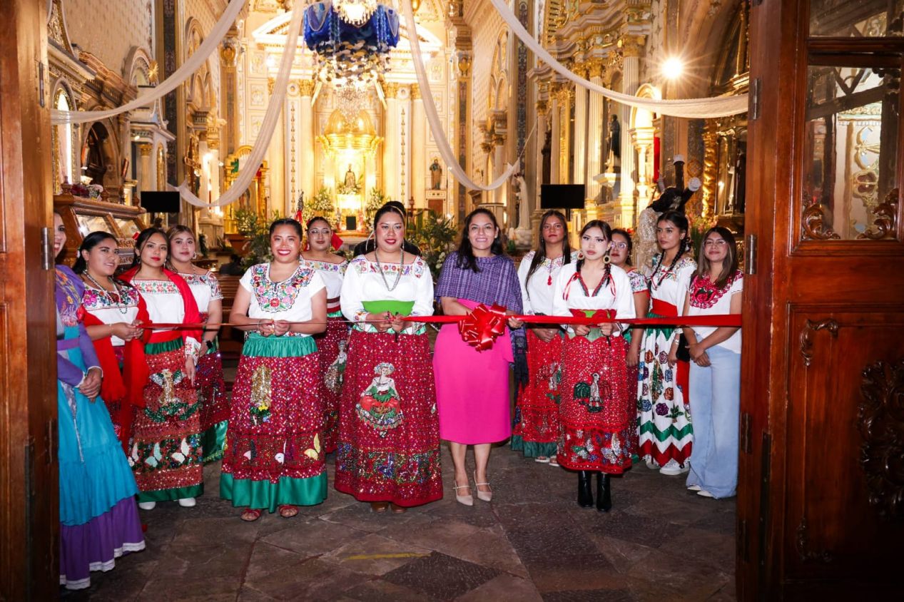 Anuncia Lupita Cuautle actividades de las floreras y castilleros durante Fiesta Patronal de San Andrés Apóstol
