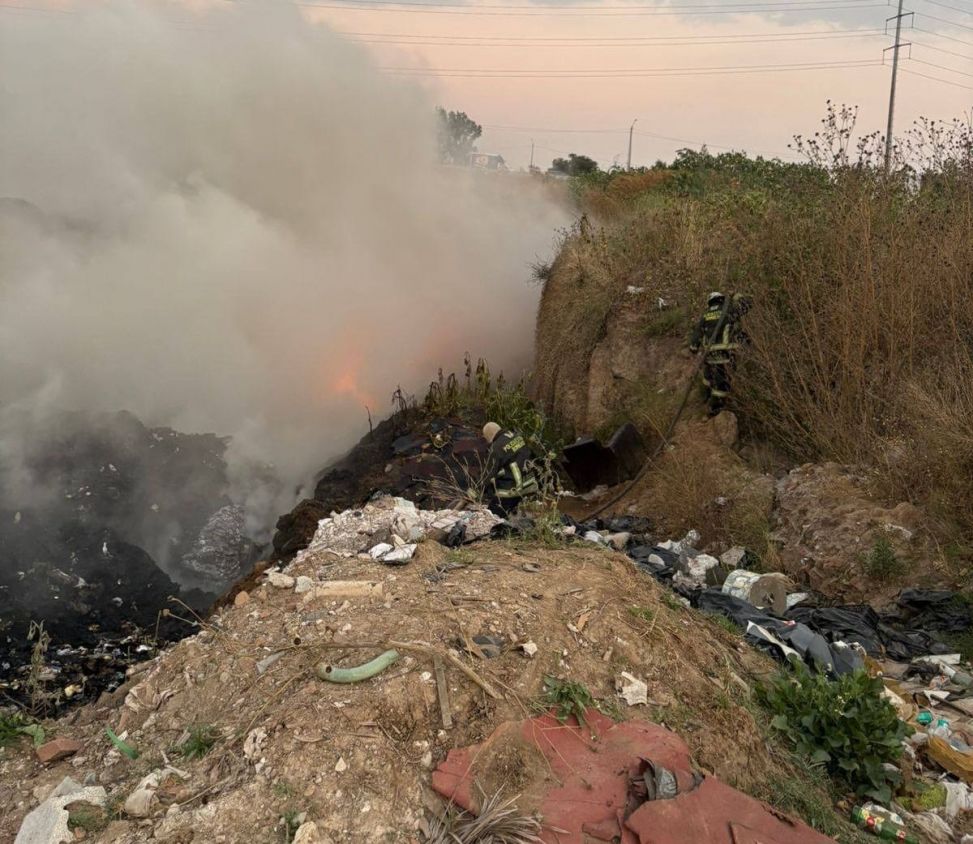 Coordinación intermunicipal evita riesgos mayores tras incendio de desechos en San Francisco Ocotlán