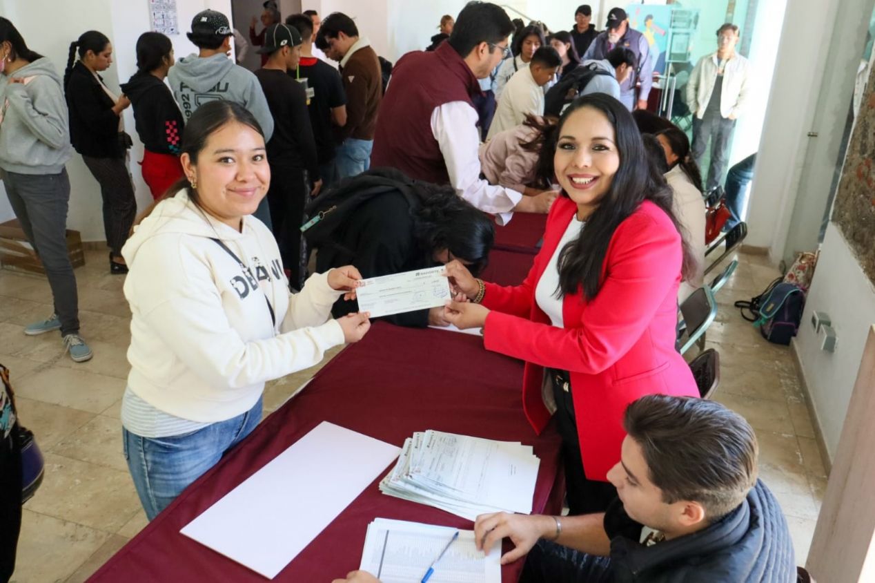 Reafirma Tonantzin Fernández su compromiso con las juventudes cholultecas