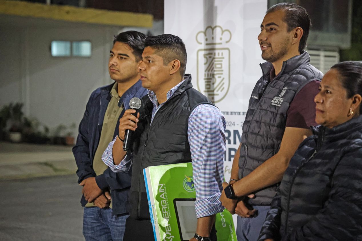 Omar Muñoz cumple y fortalece seguridad en fraccionamiento Malinalli II 