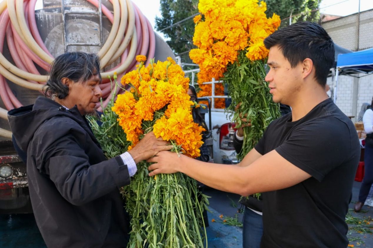Entrega Gobierno de Tonantzin Fernández flores en panteones municipales