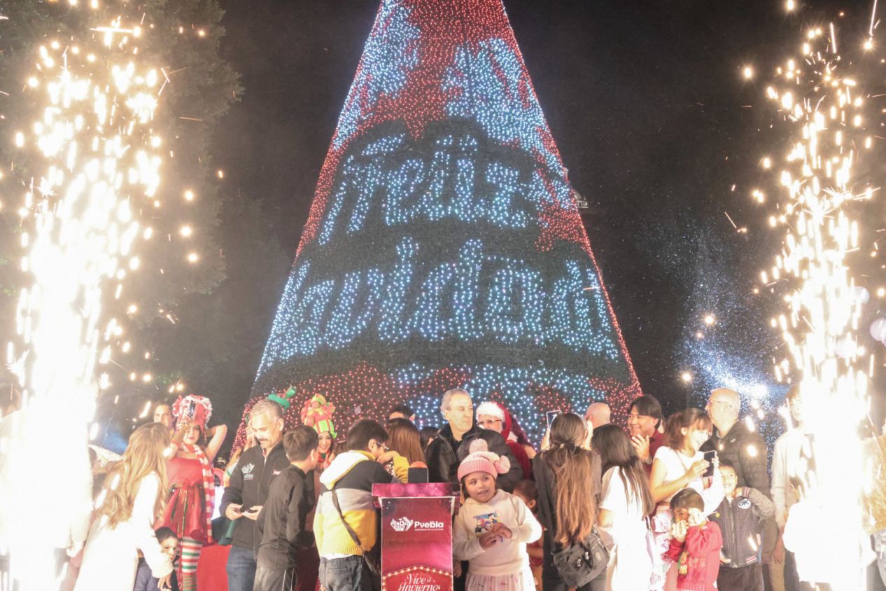 Encendido del Árbol Navideño marca el inicio de las celebraciones de fin de año en Puebla