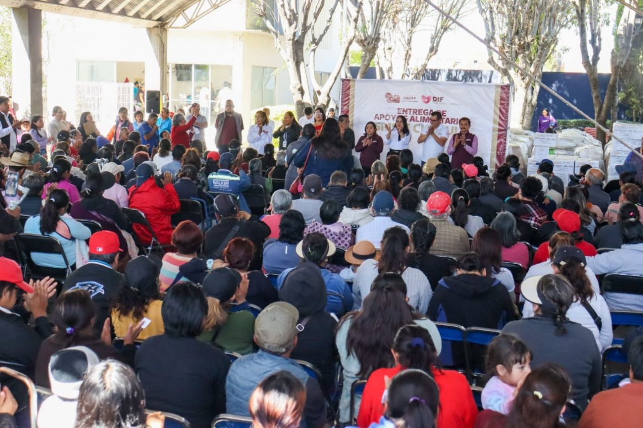 Entrega Tonantzin Fernández apoyos alimentarios a personas en situación vulnerable