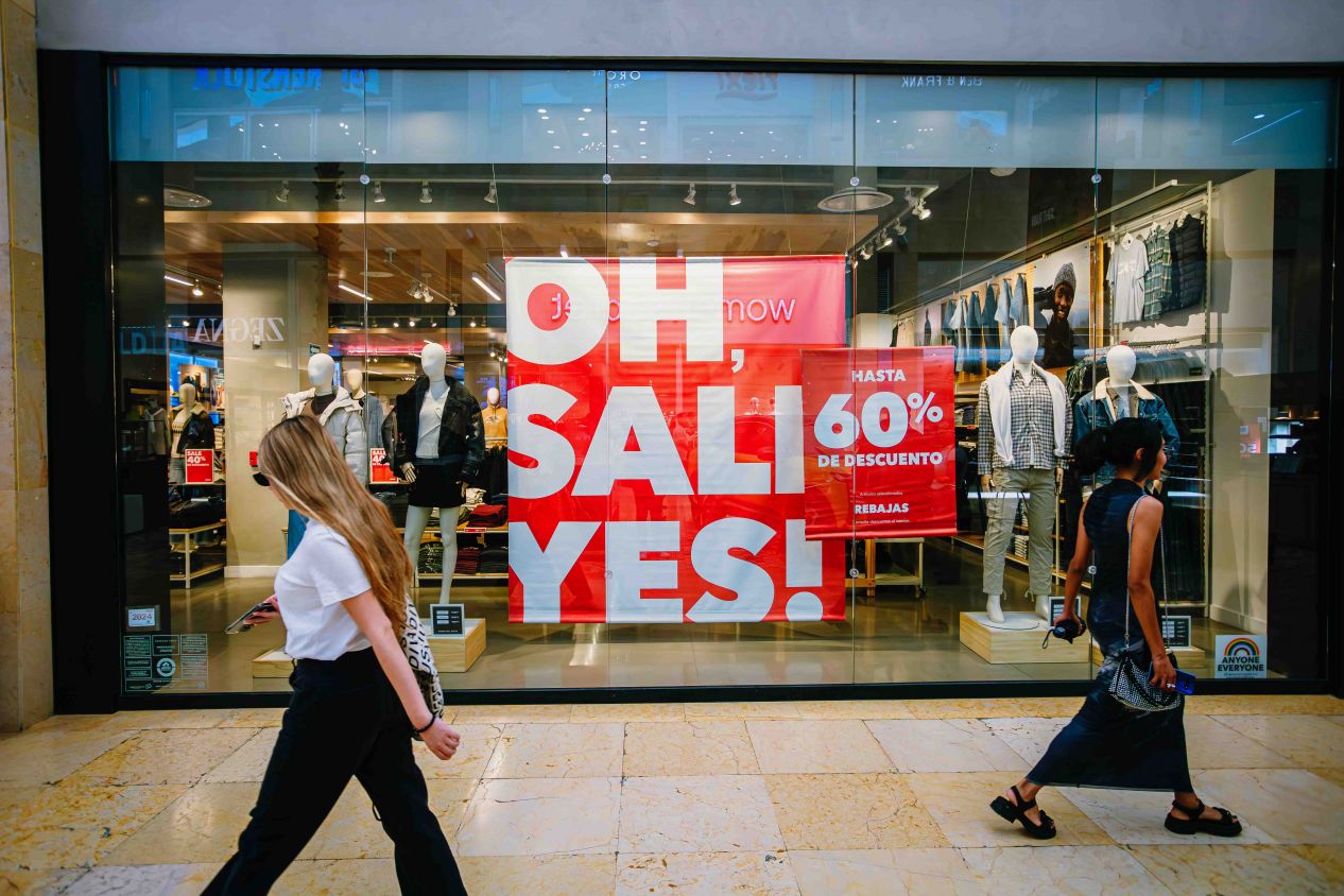 Ayuntamiento de Puebla negocia espacios para ambulantes en temporada del Buen Fin