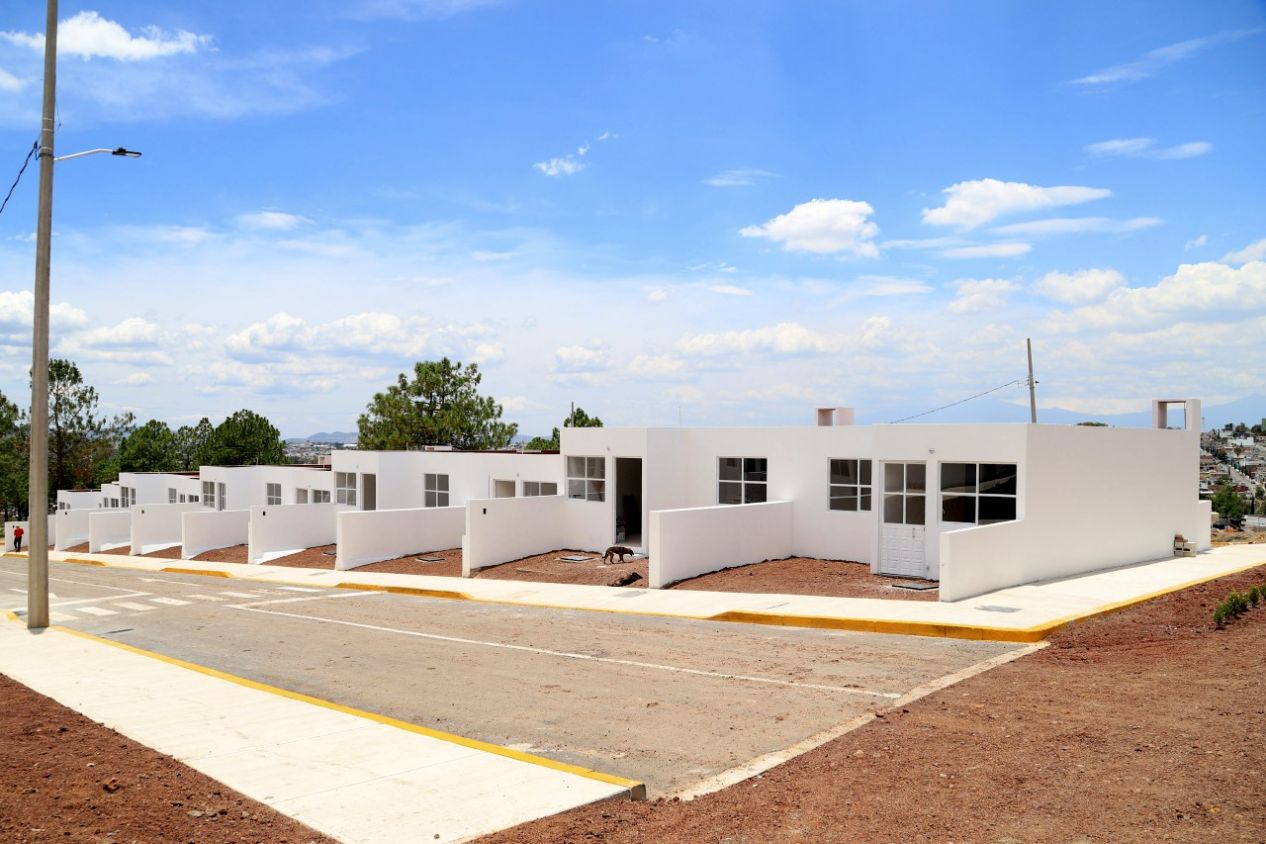Ayuntamiento de Puebla acuerda reconstrucción de viviendas tras explosión en Xochimehuacan