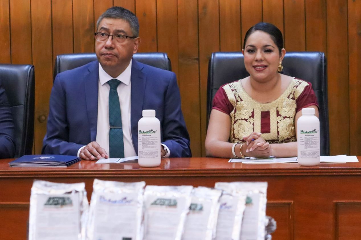 Firma Ayuntamiento de San Pedro Cholula convenio con el Instituto de Ciencias de la BUAP