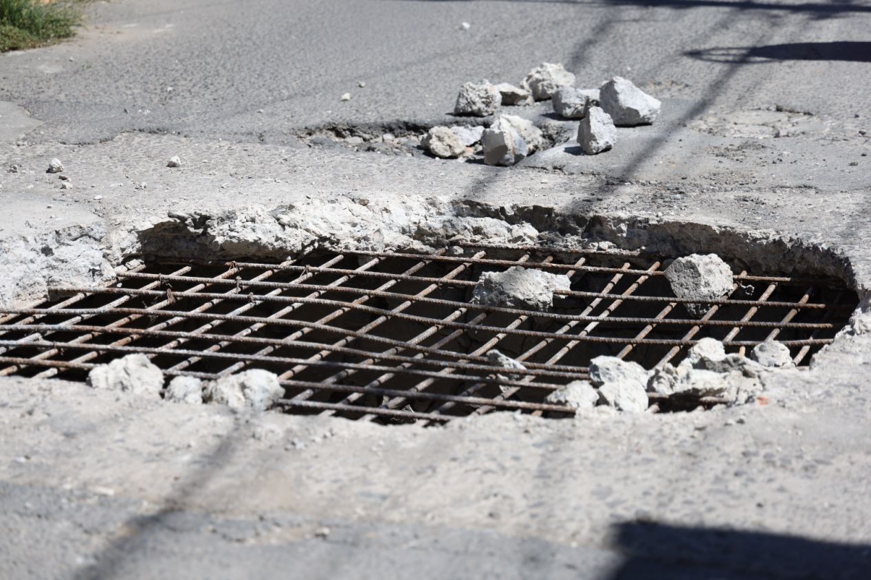 Supervisa Omar Muñoz trabajos en puente-alcantarilla de importante vialidad del municipio