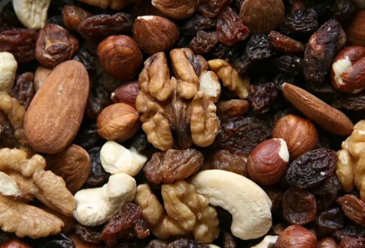 Sustituye alimentos poco saludables por frutos secos