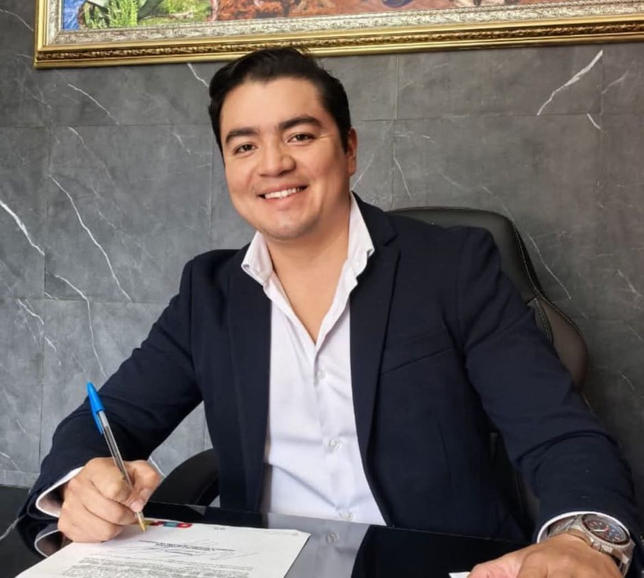 Amaxac sanciona a funcionarios por error con la bandera en el Grito 2025