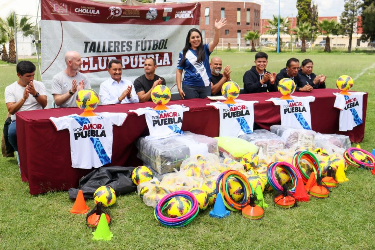 Inaugura Tonantzin Fernández talleres de fútbol del Club Puebla en San Pedro Cholula